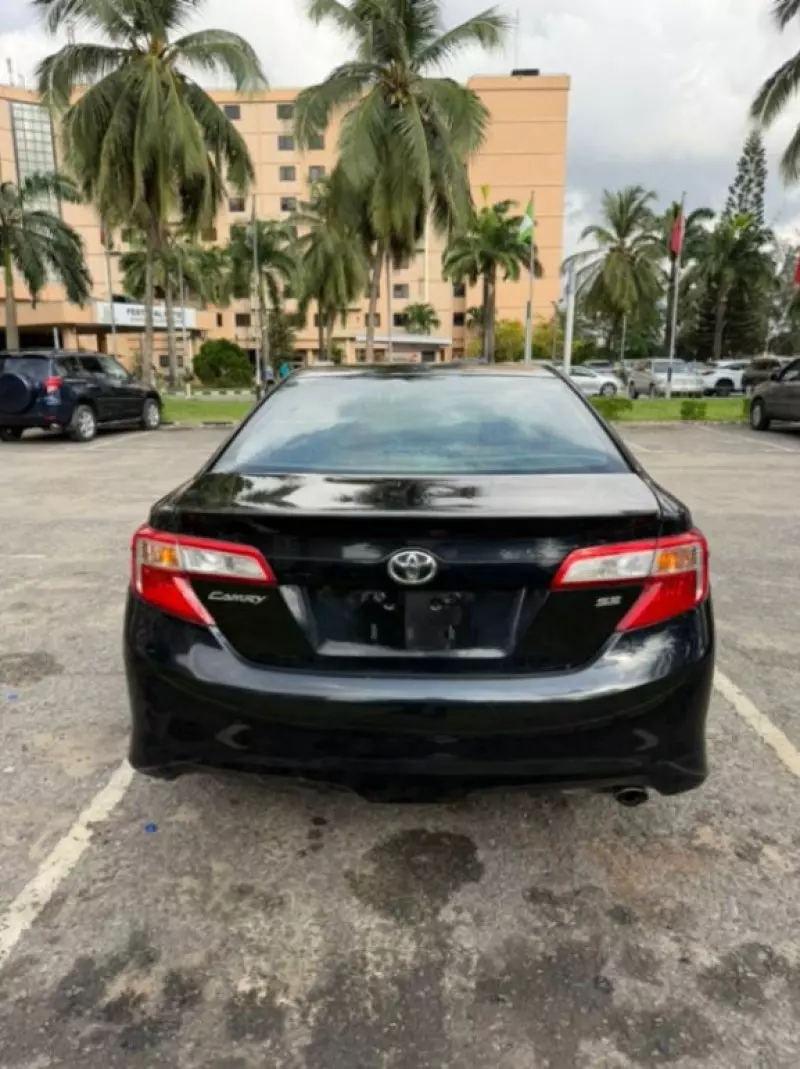 Toyota Camry   - 2012