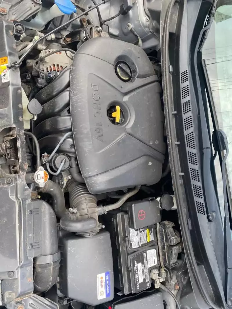 Hyundai Elantra   - 2013