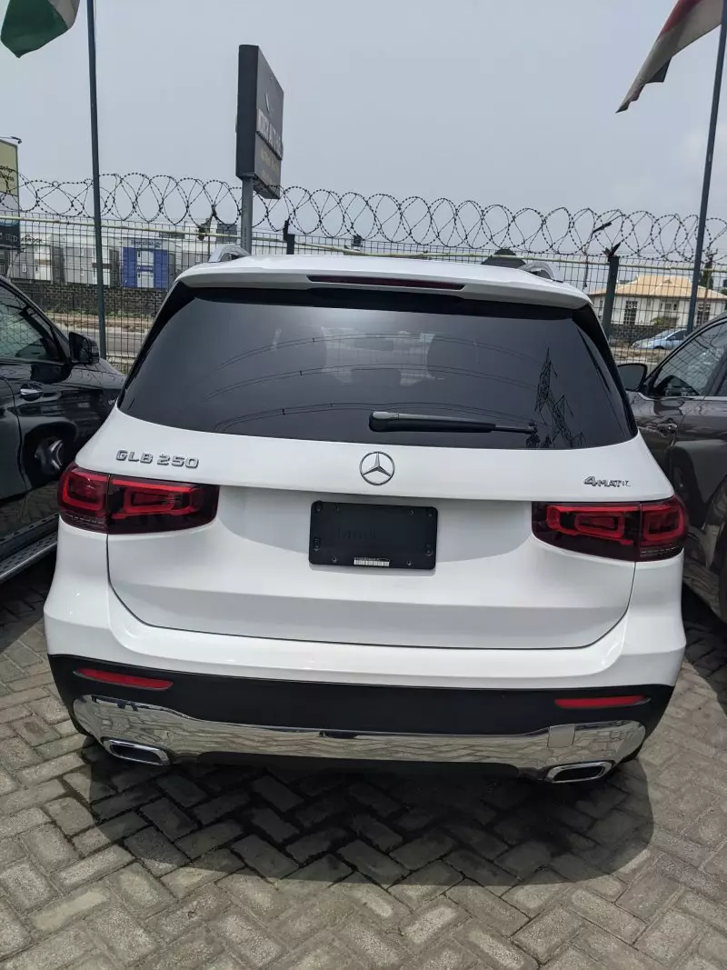 Mercedes-Benz GLB 250   - 2021