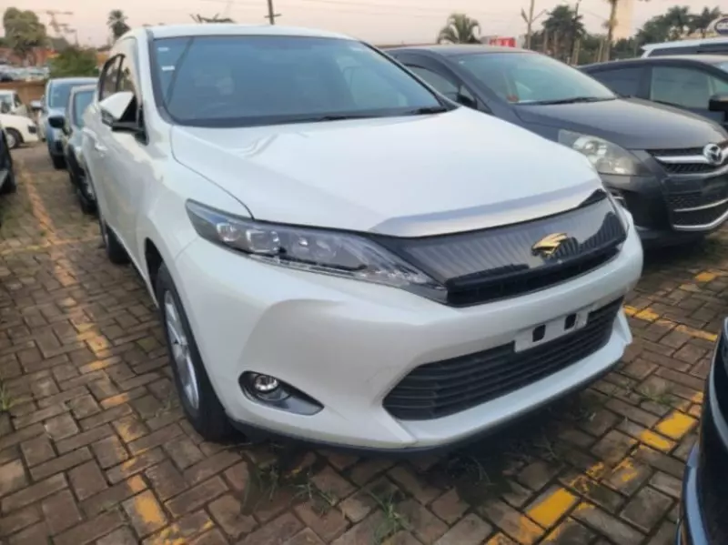 Toyota Harrier   - 2017