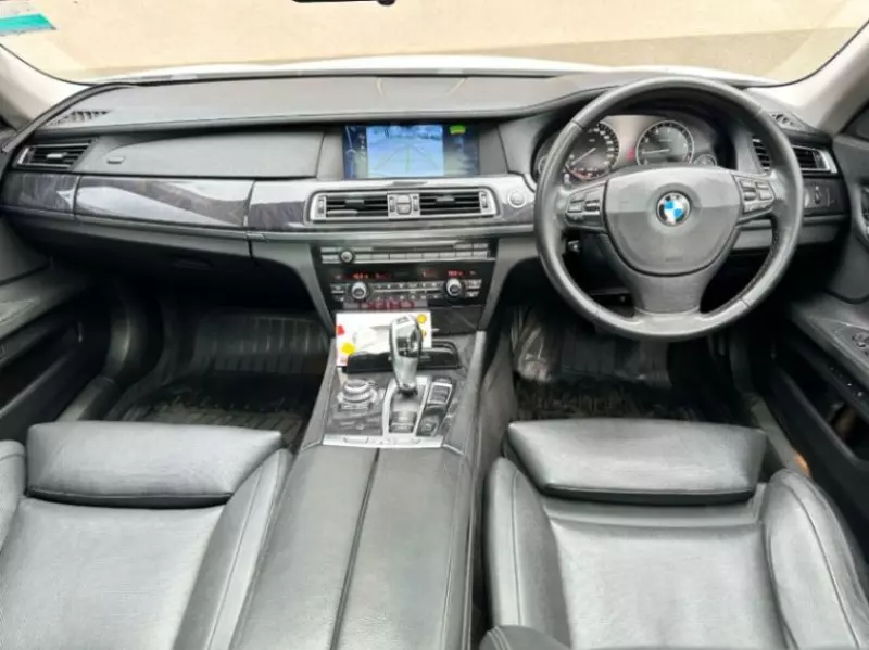 BMW 740   - 2009