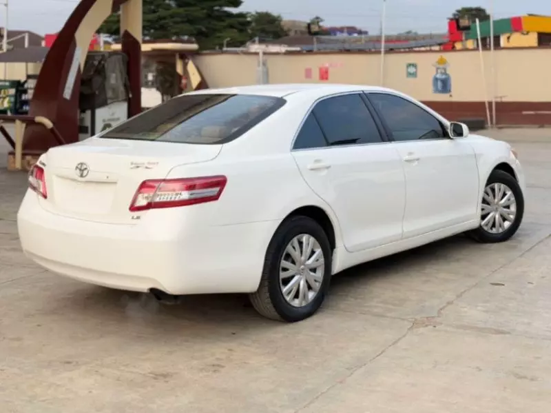 Toyota Camry   - 2010