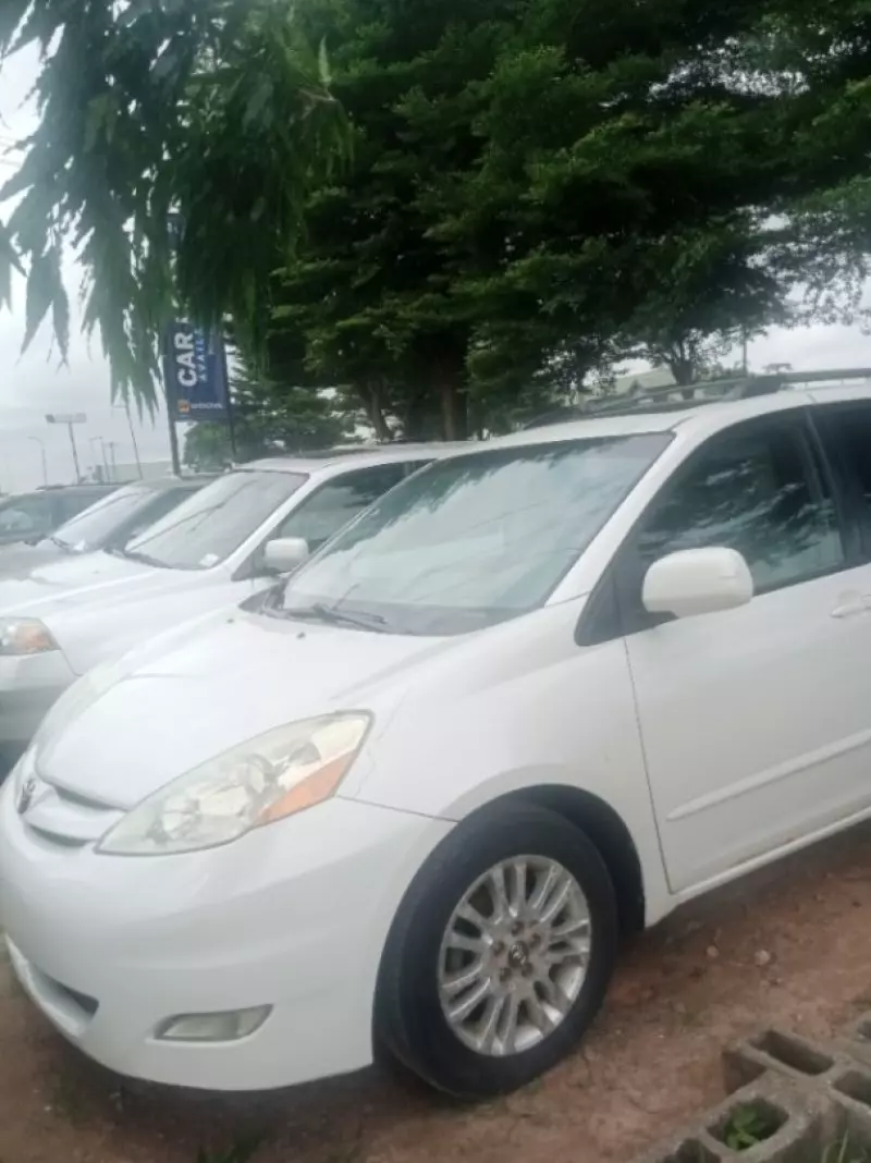 Toyota Sienna   - 2006