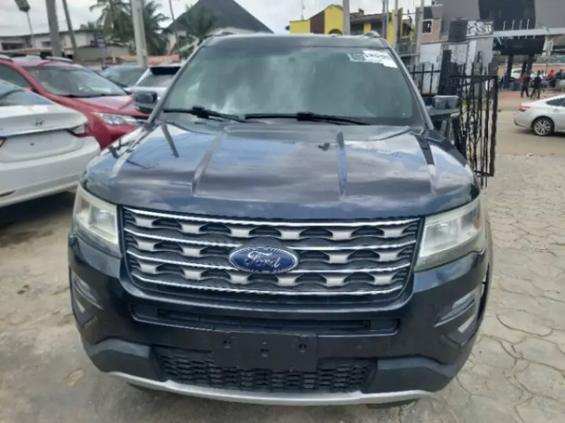 Ford Explorer   - 2017