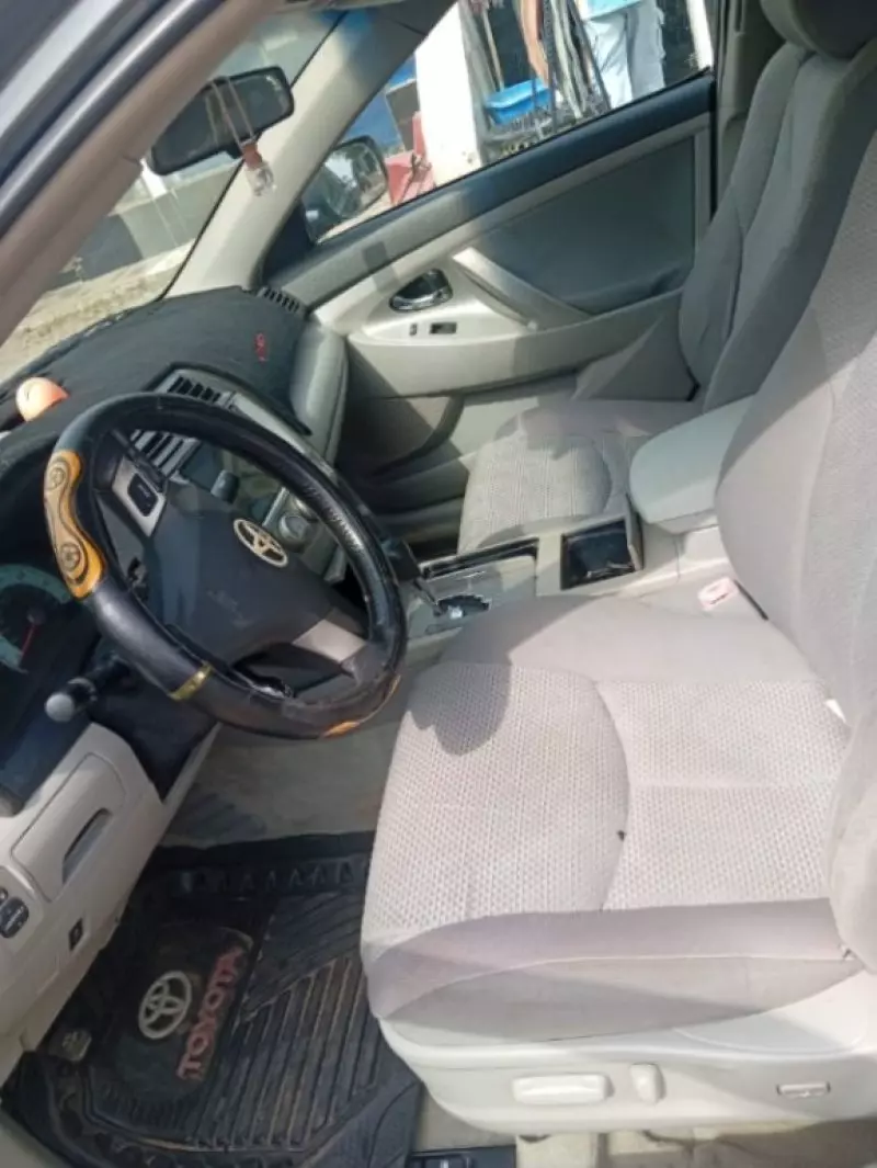 Toyota Camry   - 2010