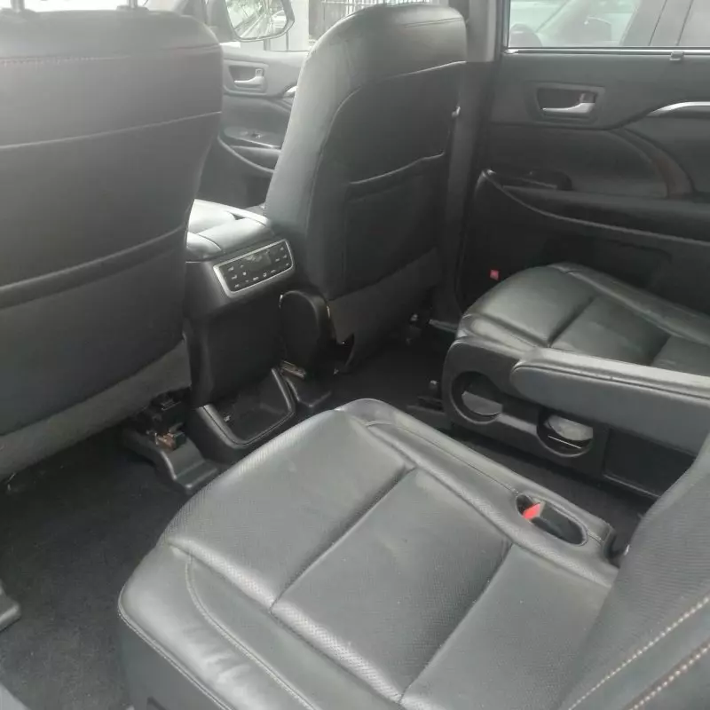 Toyota Highlander   - 2016