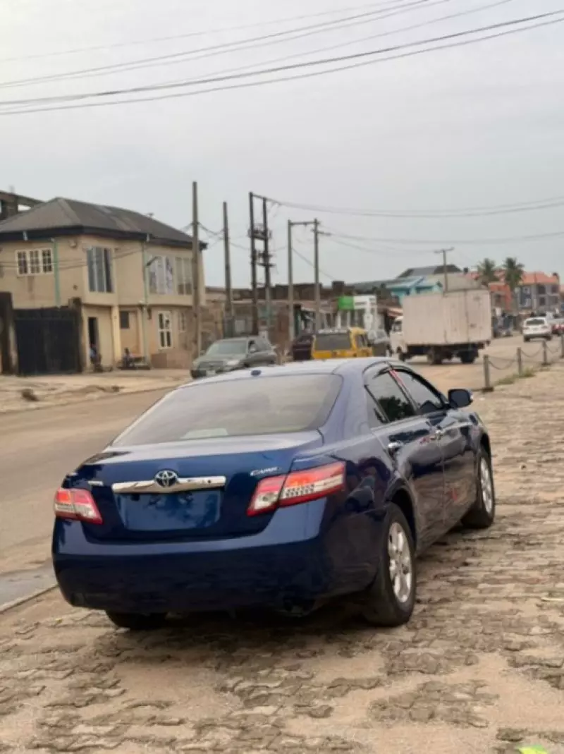 Toyota Camry   - 2010