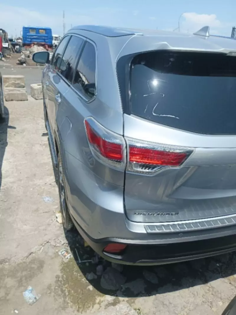 Toyota Highlander   - 2014