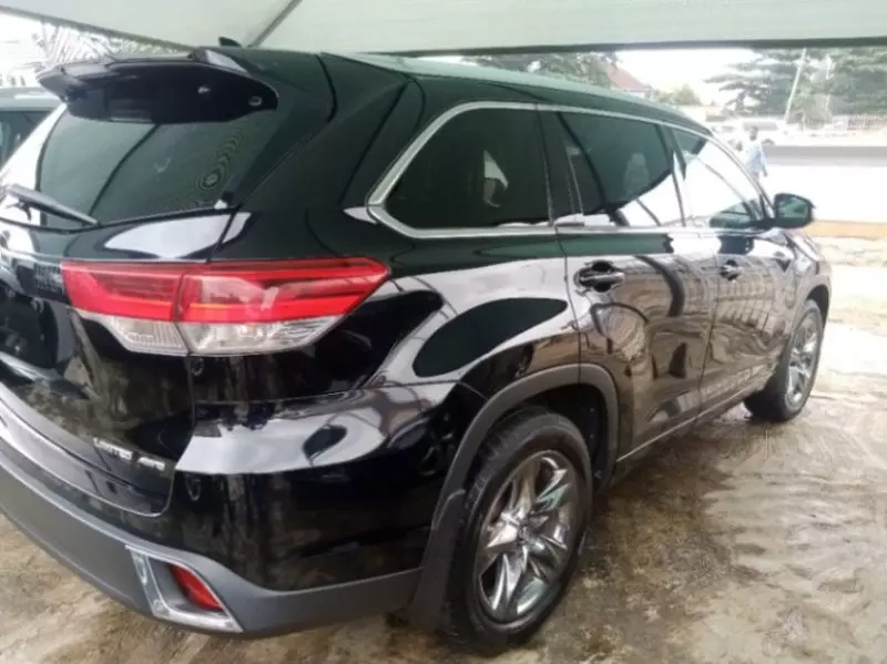 Toyota Highlander   - 2017