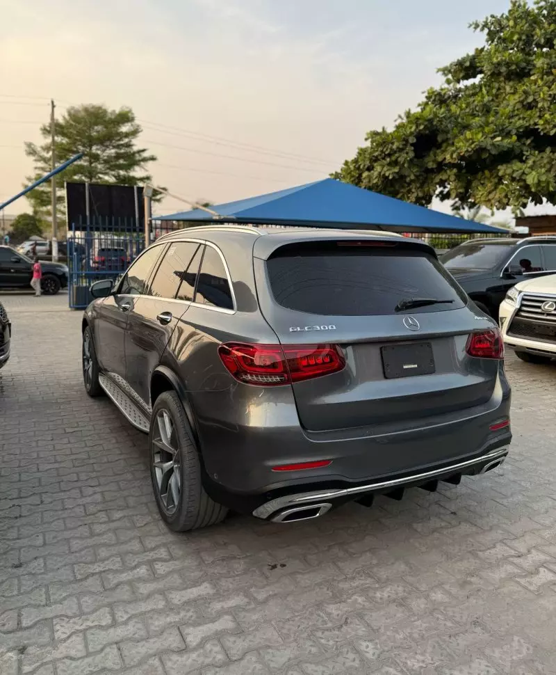 Mercedes-Benz GLC 300   - 2021