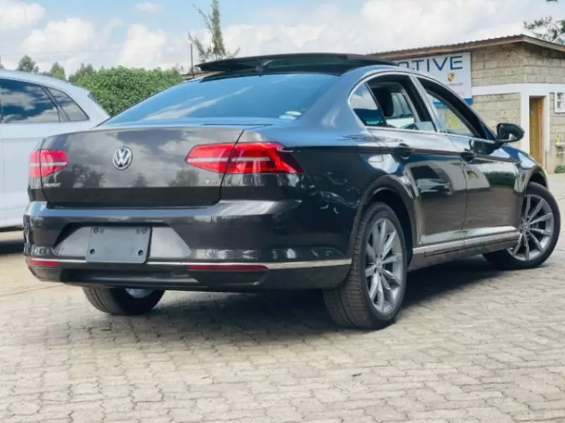 Volkswagen Passat   - 2018