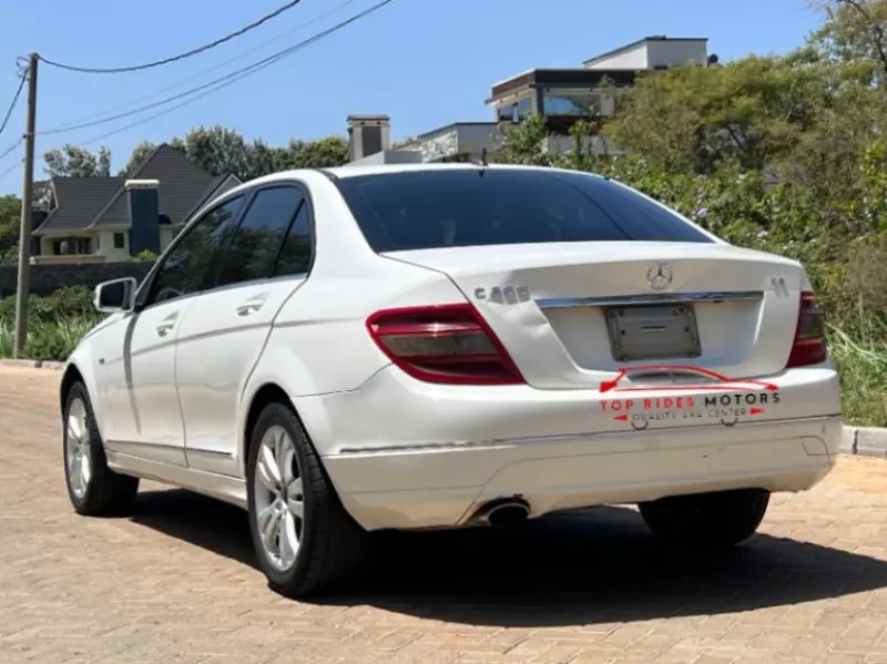 Mercedes-Benz C 200   - 2011