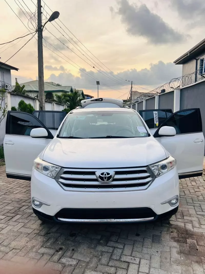 Toyota Highlander   - 2012