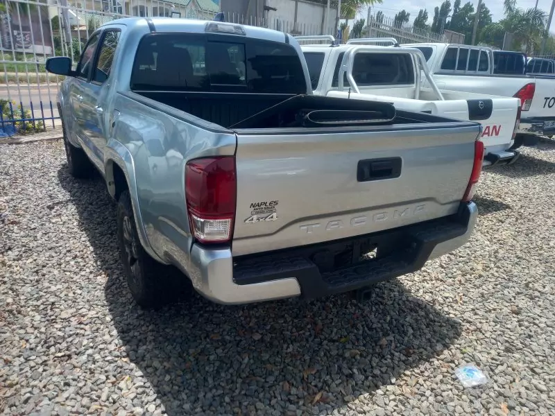 Toyota Tacoma   - 2021