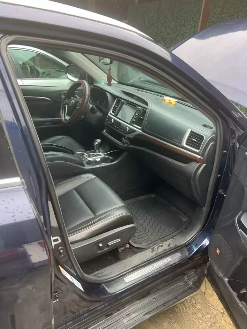 Toyota Highlander   - 2015