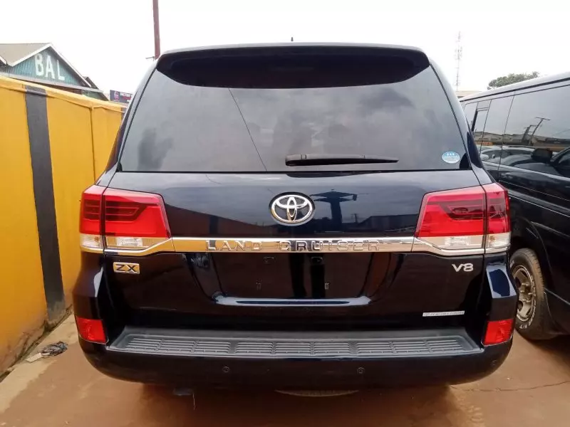 Toyota Landcruiser  V8   - 2016