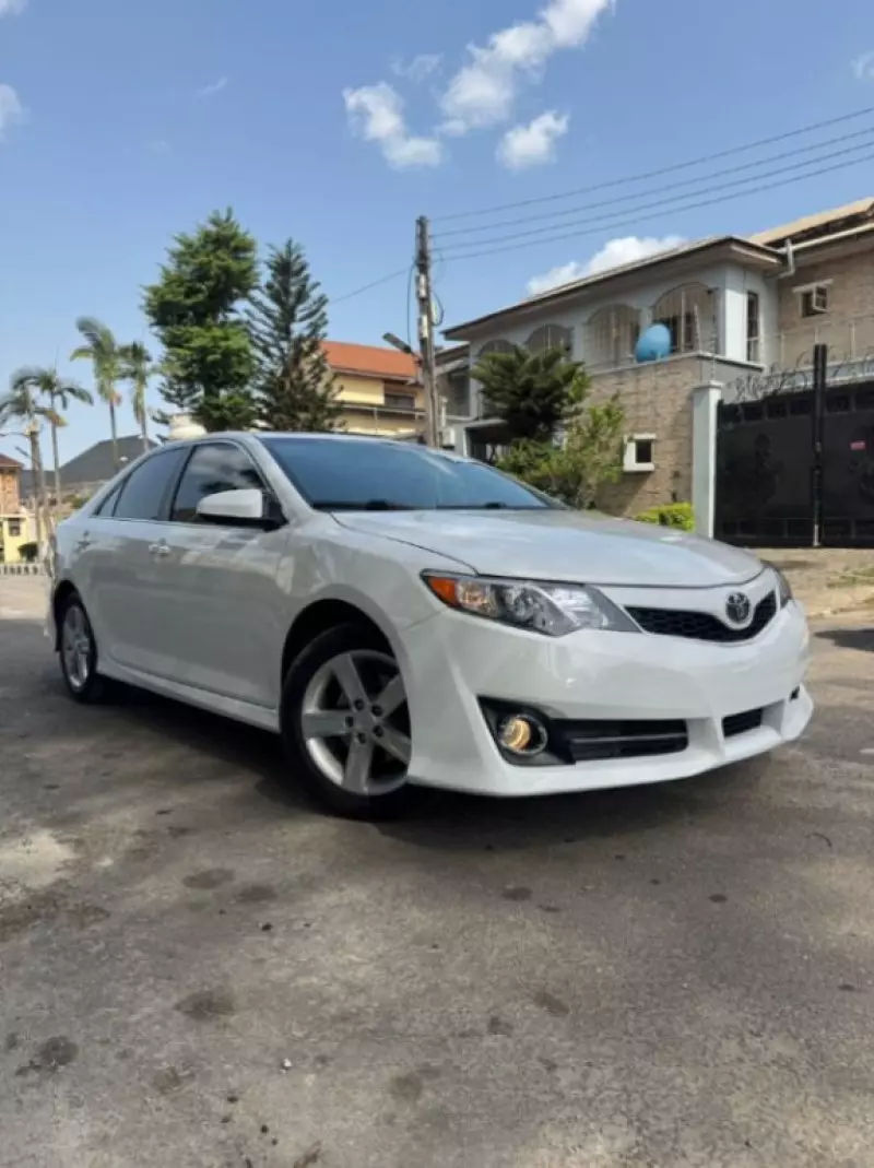 Toyota Camry   - 2013