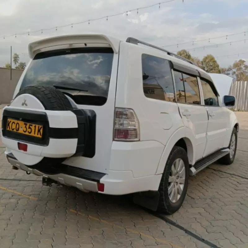 Mitsubishi Pajero Exceed    - 2011