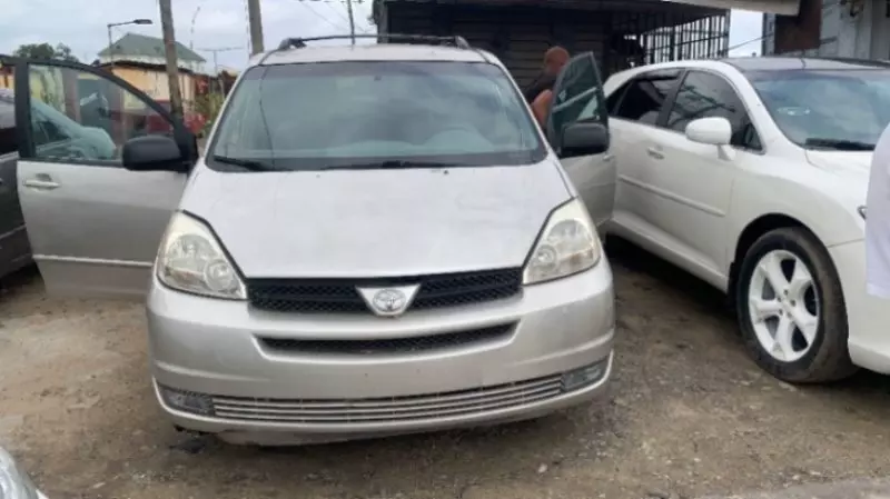 Toyota Sienna   - 2006