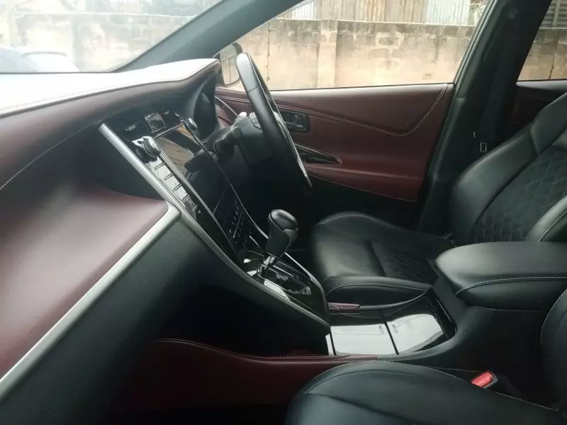 Toyota Harrier   - 2016