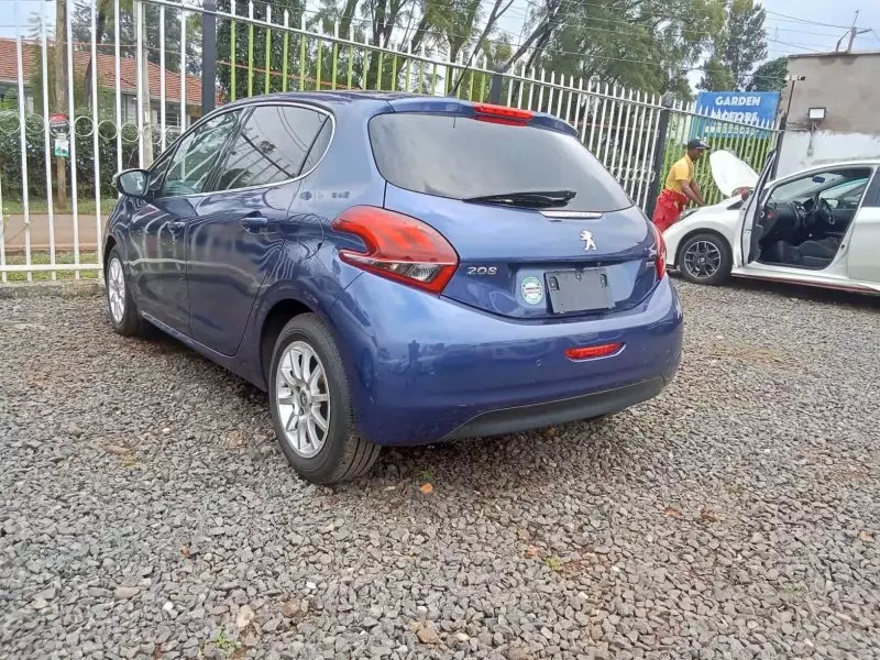 Peugeot 208   - 2016