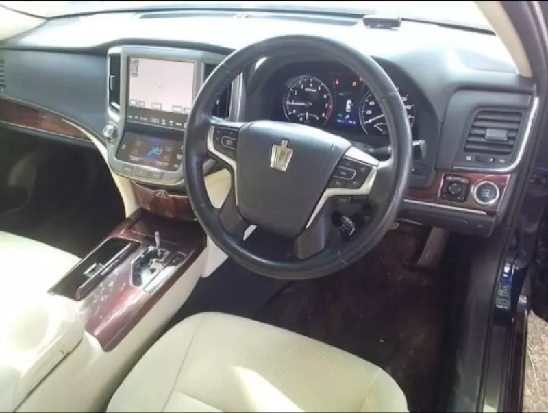 Toyota Crown   - 2015
