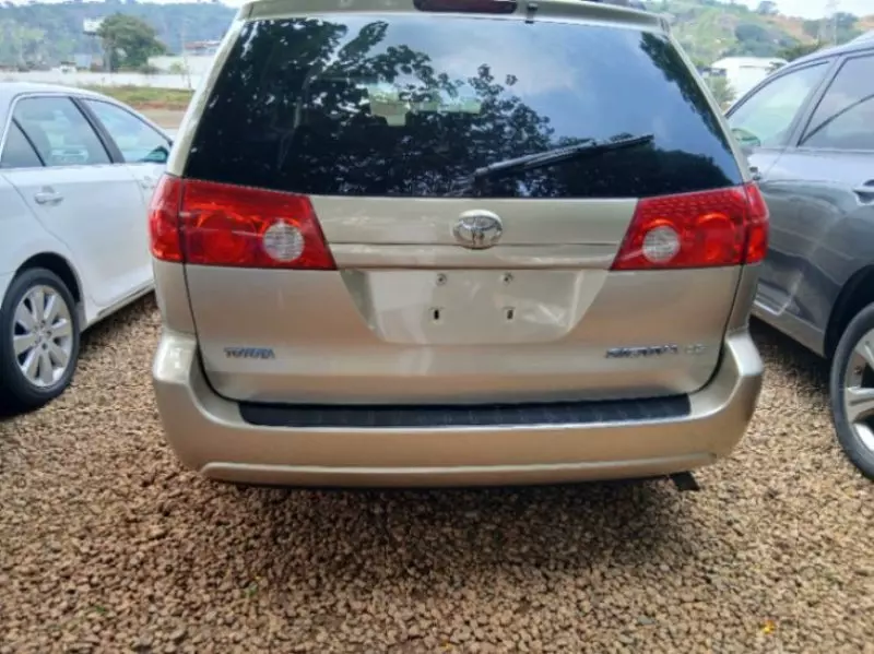 Toyota Sienna   - 2009