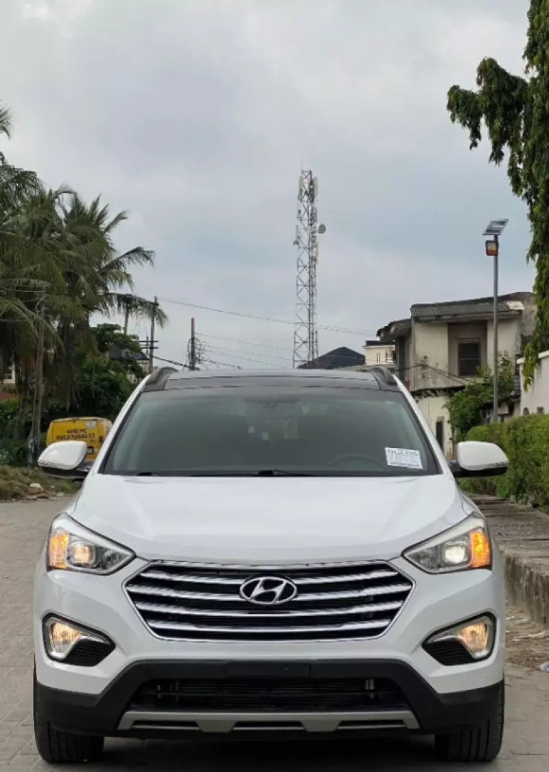 Hyundai Santa Fe   - 2014