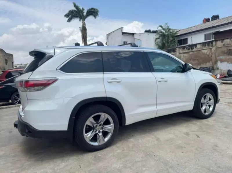 Toyota Highlander   - 2015