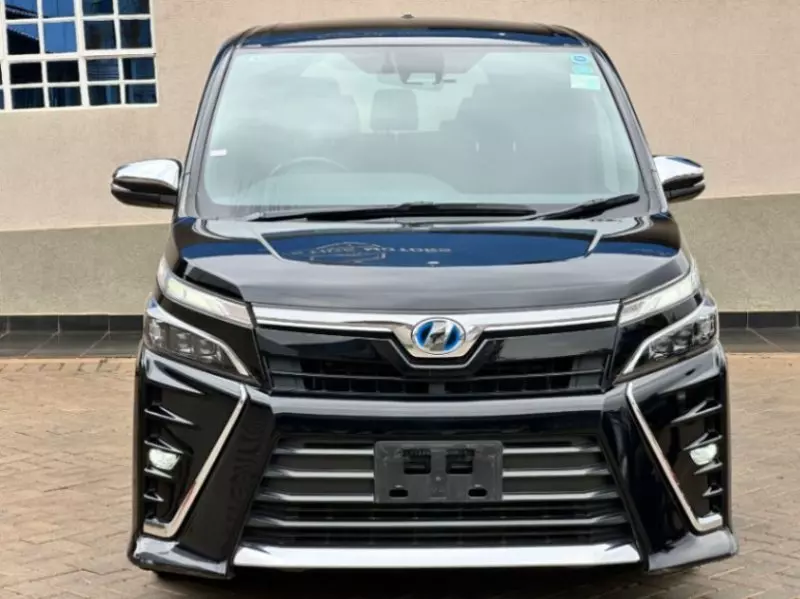 Toyota Voxy    - 2018