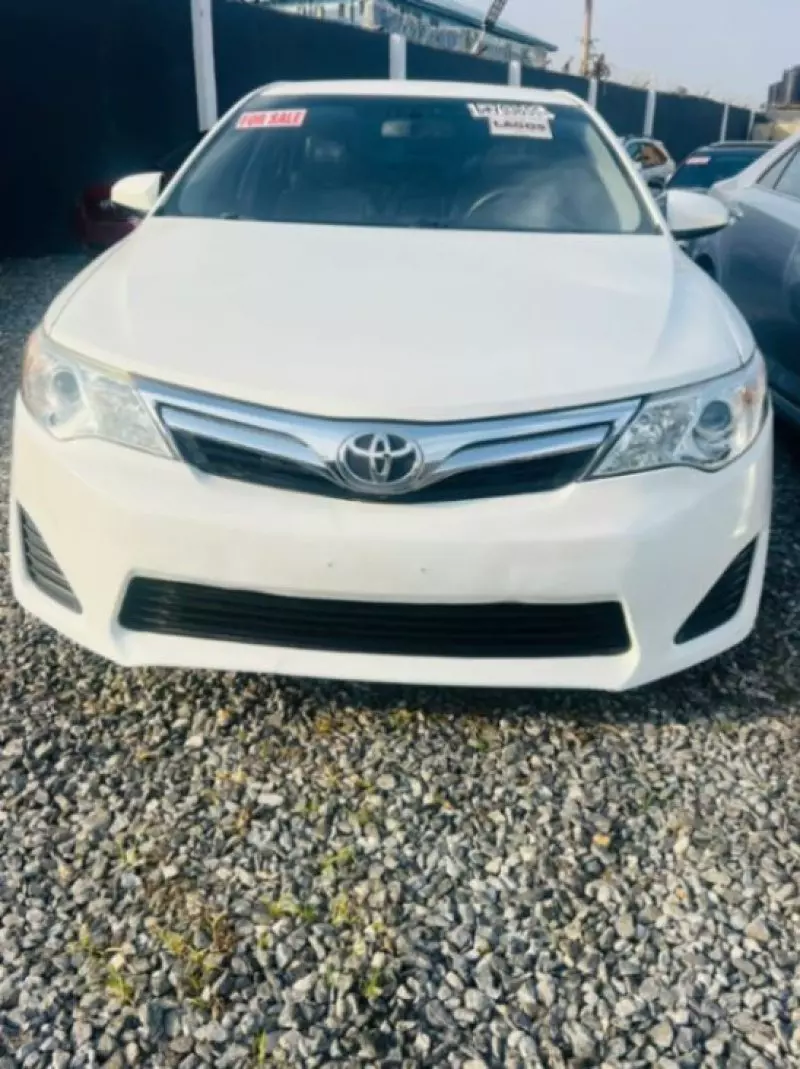 Toyota Camry   - 2014