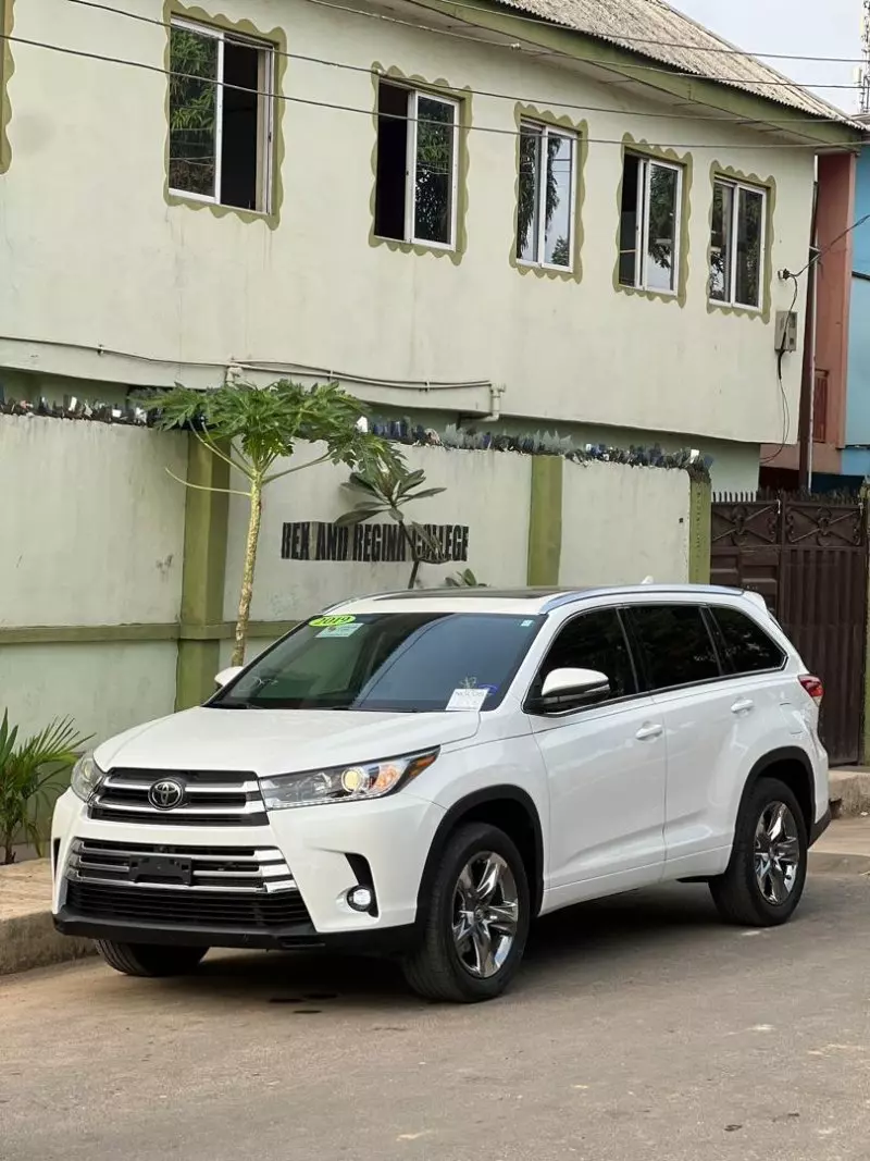 Toyota Highlander   - 2019