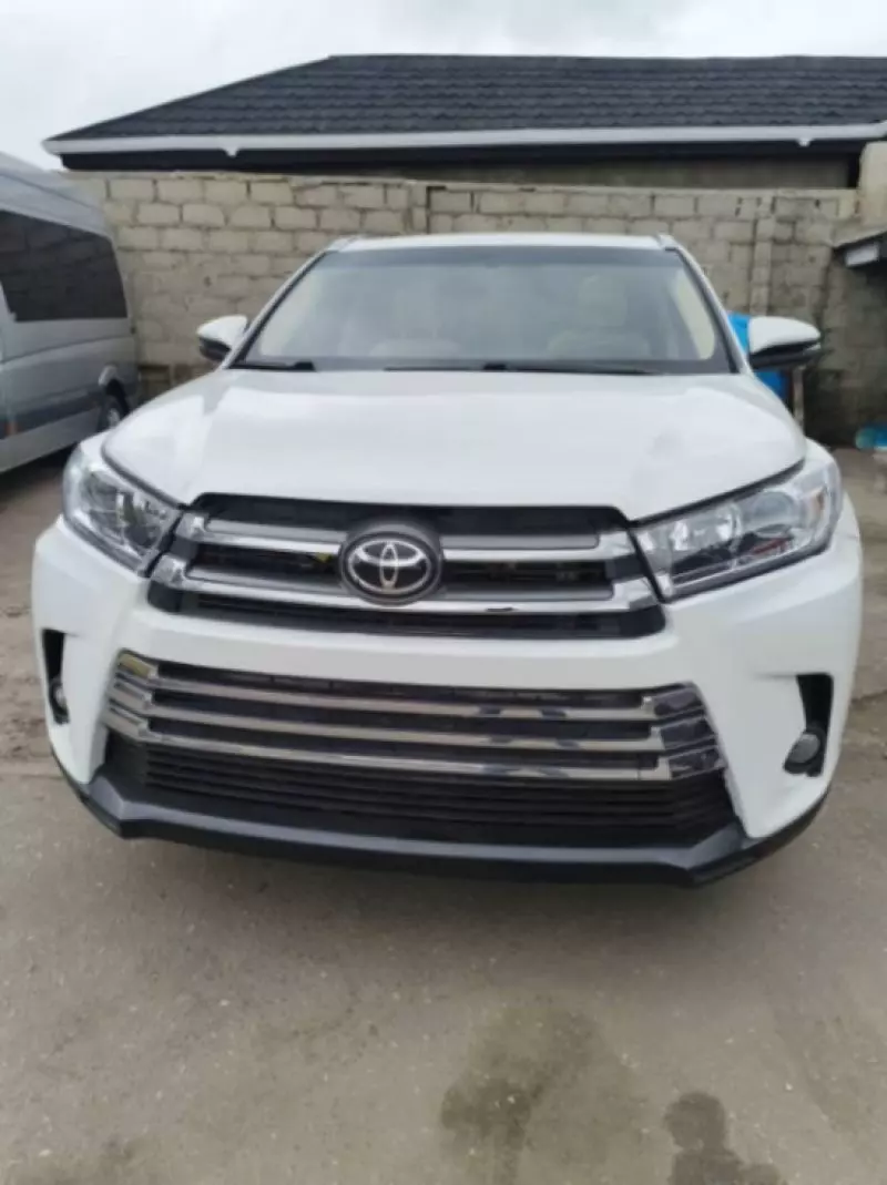 Toyota Highlander   - 2016