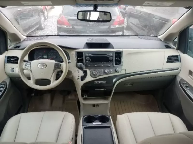 Toyota Sienna   - 2011