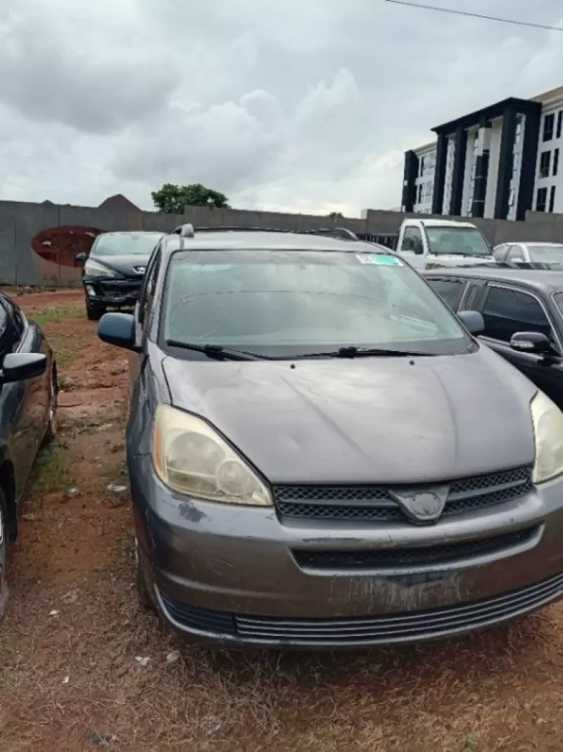 Toyota Sienna   - 2004