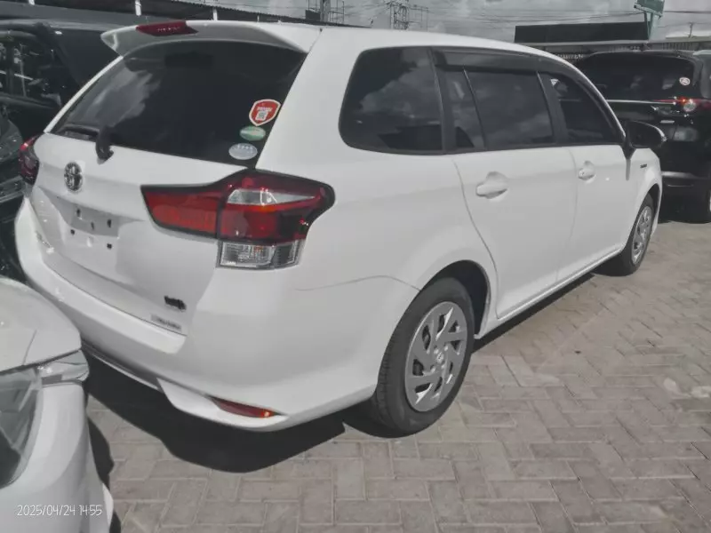 Toyota Fielder hybrid    - 2018