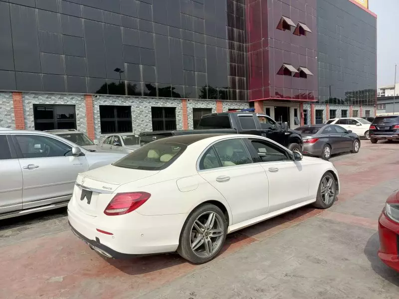 Mercedes-Benz E 300 - 2019