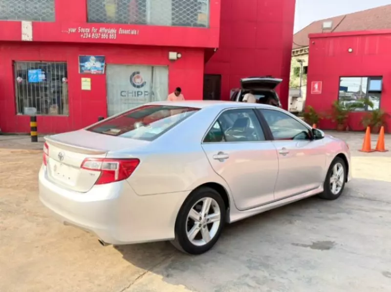 Toyota Camry   - 2012