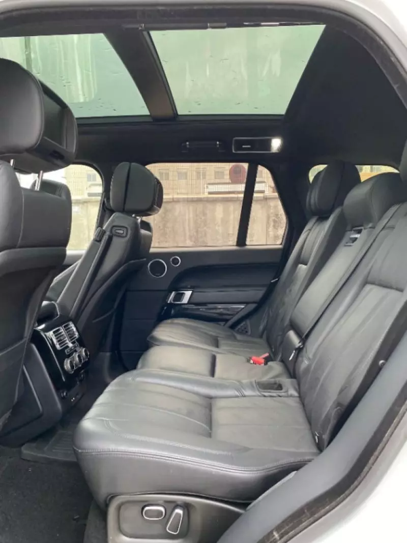 Land Rover Range Rover Vogue   - 2015
