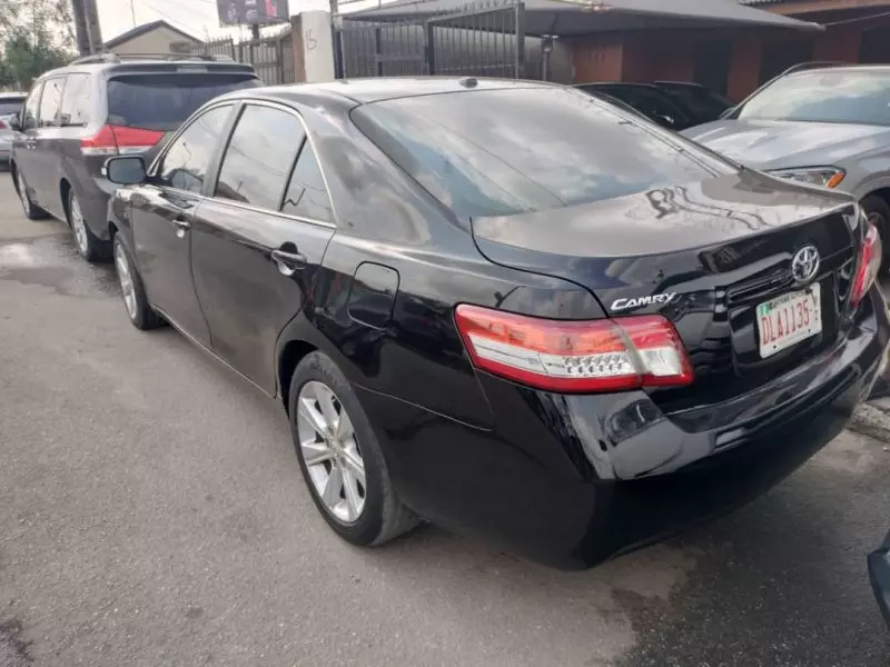 Toyota Camry   - 2011