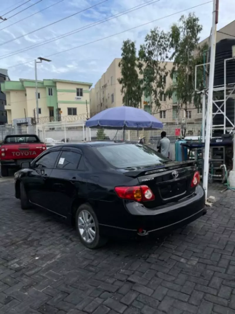Toyota Corolla   - 2010