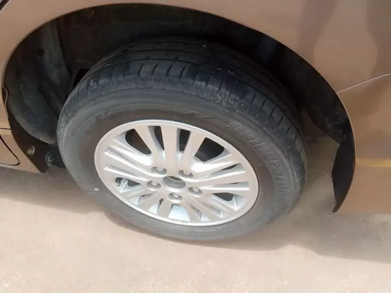 Toyota Noah   - 2014