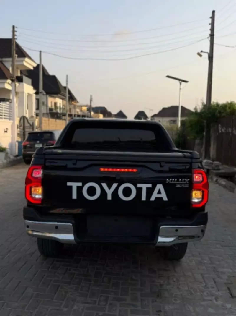 Toyota Hilux   - 2025