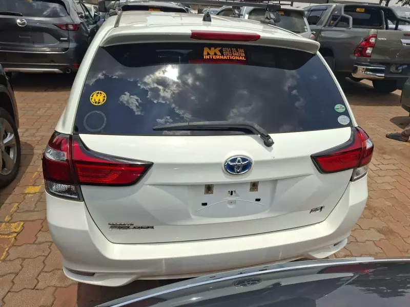 Toyota Fielder hybrid - 2017