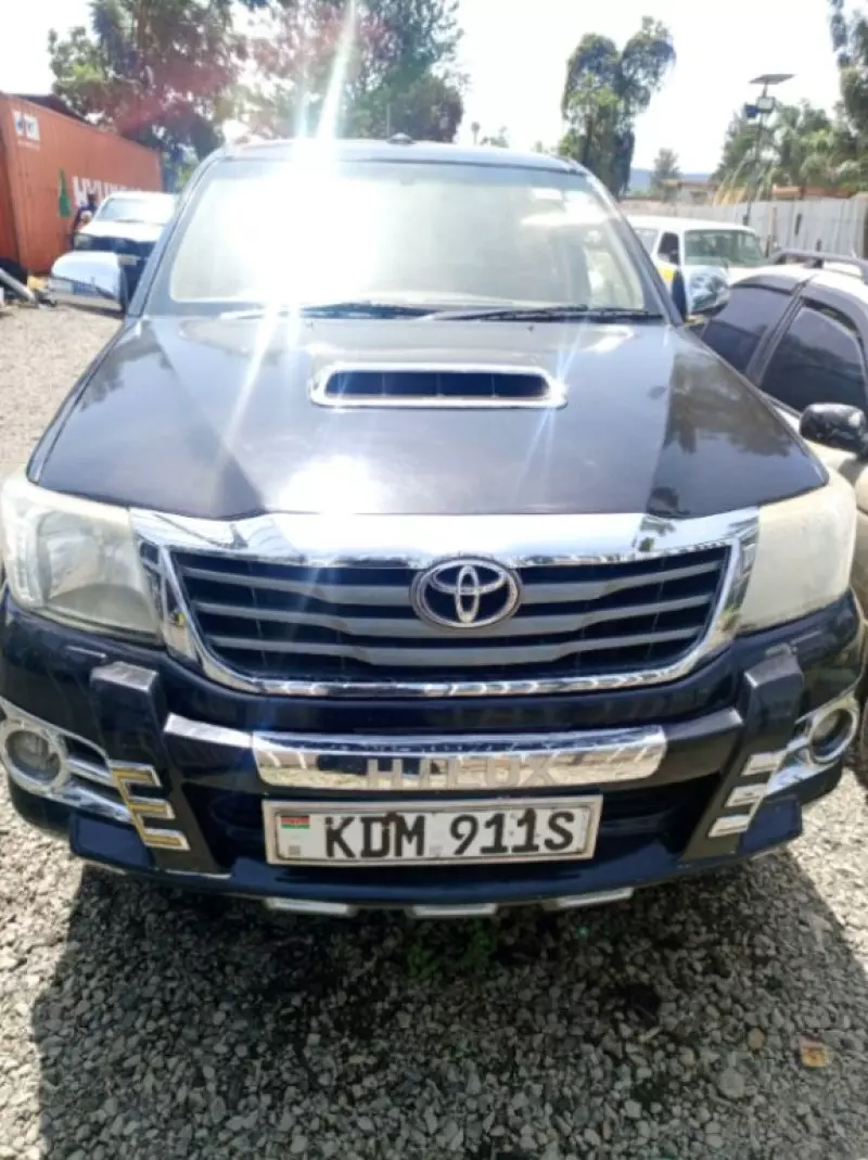 Toyota Hilux    - 2014