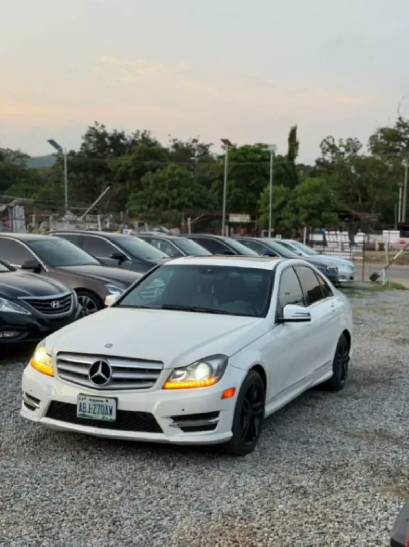 Mercedes-Benz C 300   - 2012