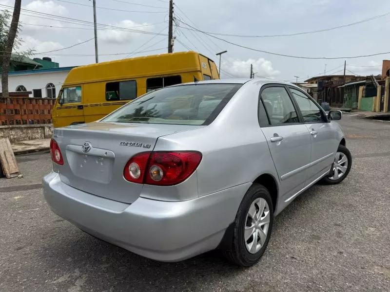 Toyota corolla   - 2006