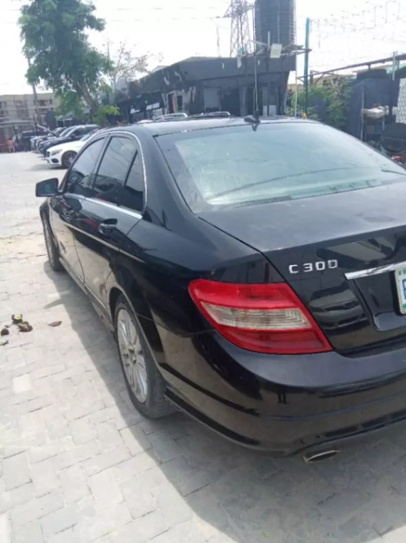 Mercedes-Benz C-Class - 2009