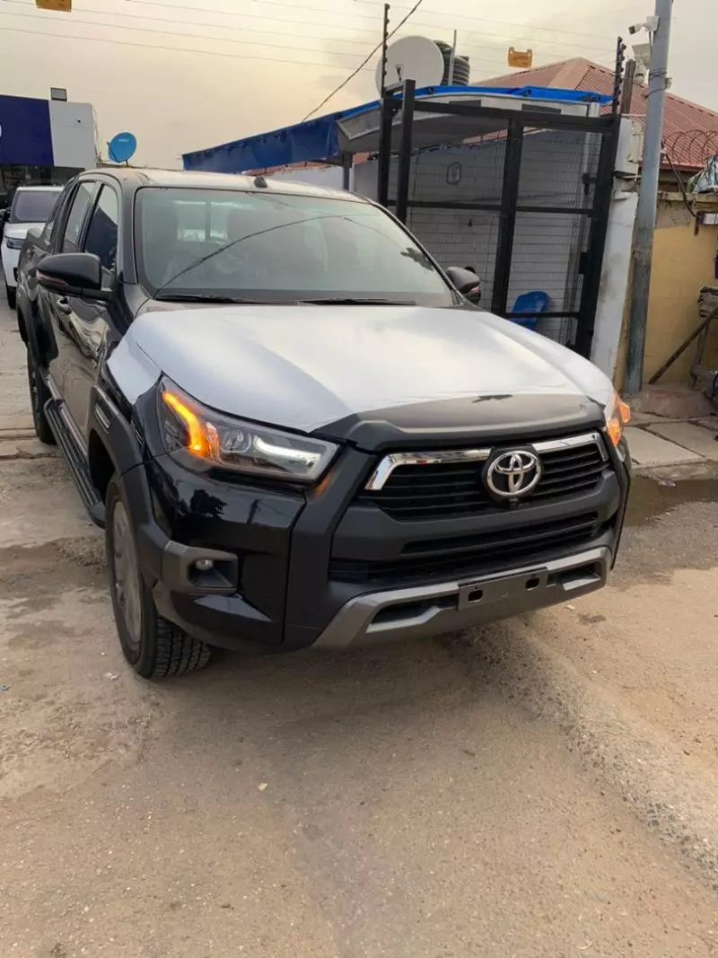 Toyota Hilux   - 2024