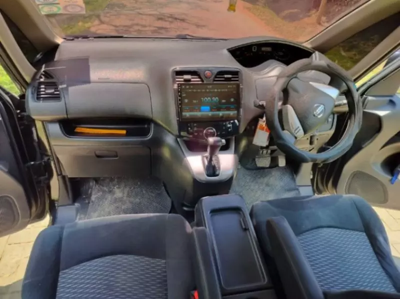 Nissan Serena   - 2013